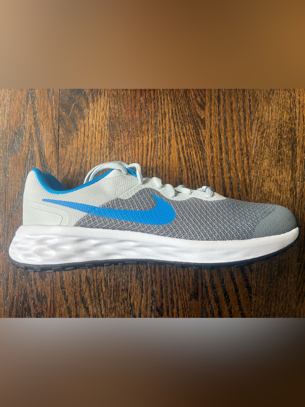 Brand new Nike running sneakers. Size 6 Youth/ Women’s 8.